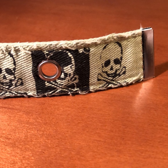Skull and Crossbones Belt - Picture 5 of 5